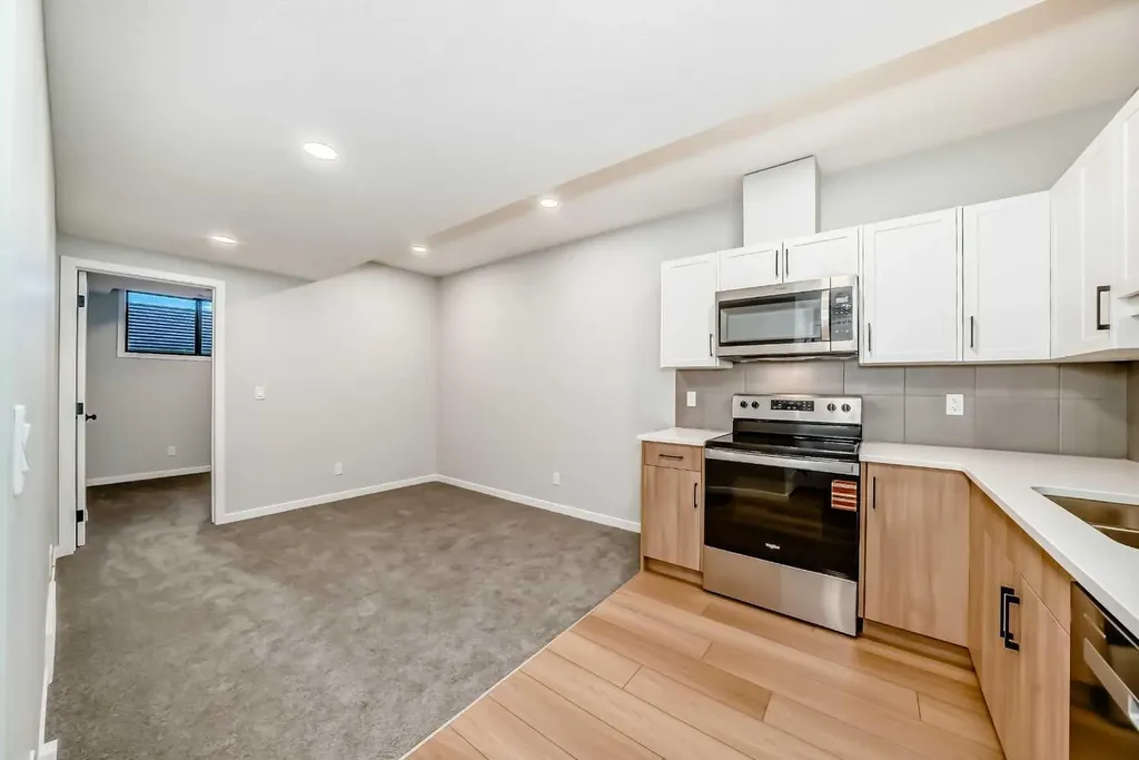 1245 Creekview Drive SW Calgary AB T2X 5Y7