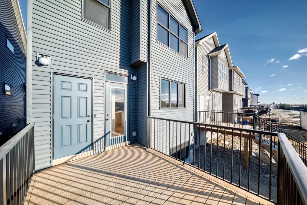 1245 Creekview Drive SW Calgary AB T2X 5Y7