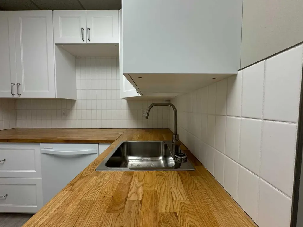7239C Flint Road SE Calgary AB T2H 1G2