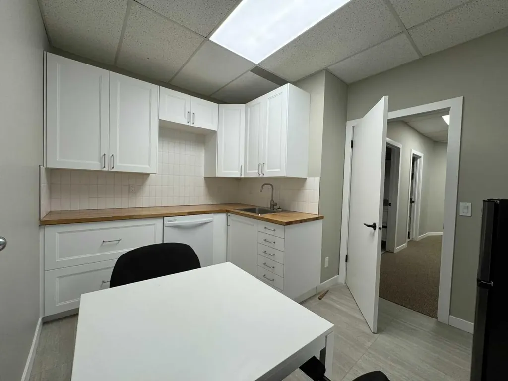 7239C Flint Road SE Calgary AB T2H 1G2