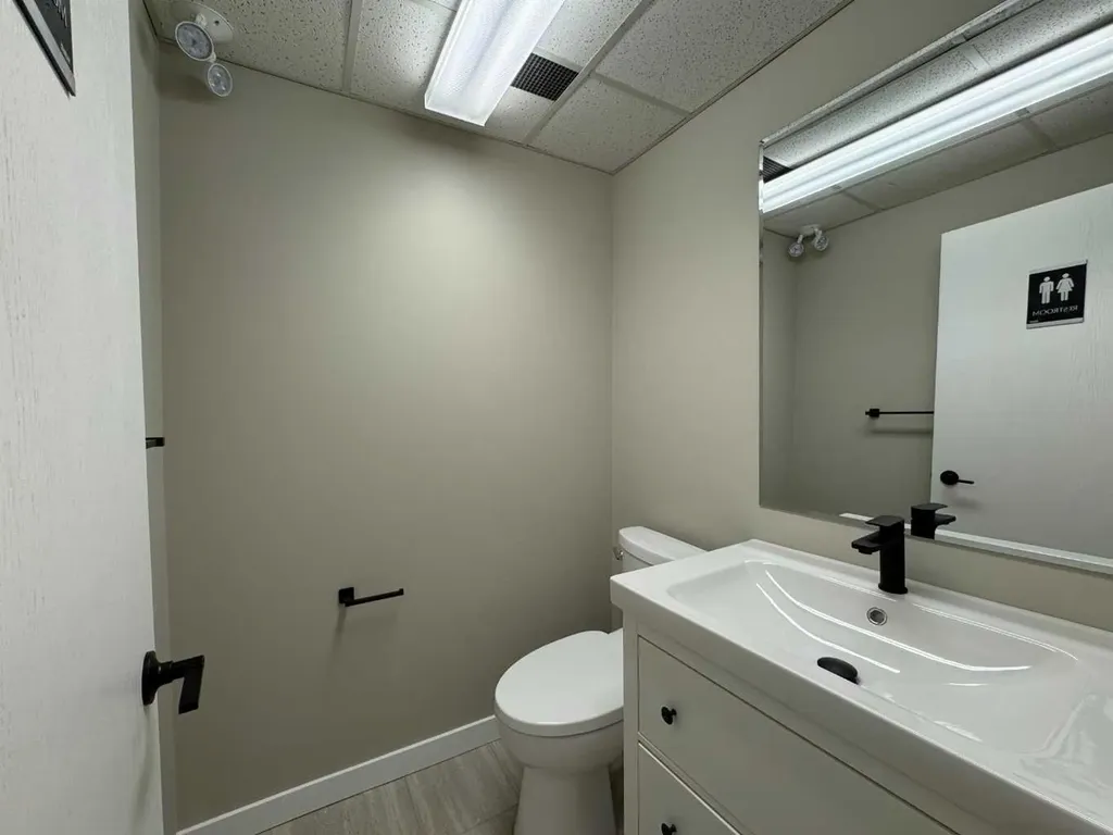 7239C Flint Road SE Calgary AB T2H 1G2
