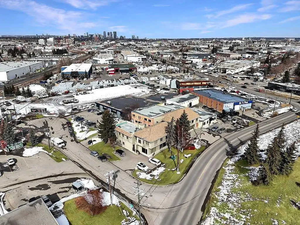 7239C Flint Road SE Calgary AB T2H 1G2