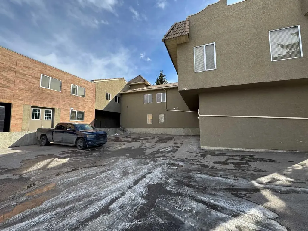 7239C Flint Road SE Calgary AB T2H 1G2