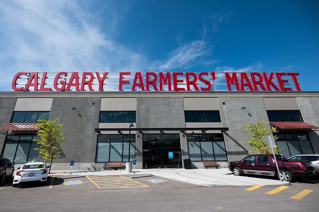 6428 33 Avenue NW Calgary AB T3B 1L1