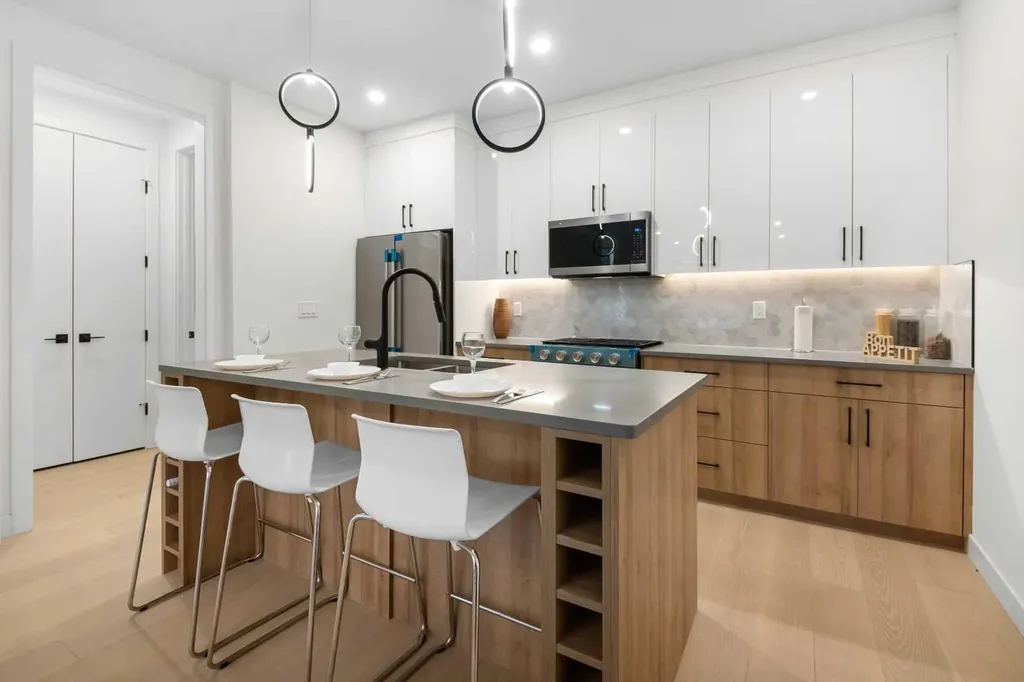 3719 14a Street SW Calgary AB T2T3Y1