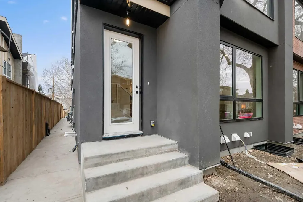 3719 14a Street SW Calgary AB T2T3Y1