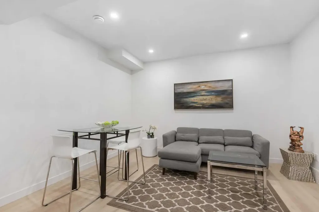 3719 14a Street SW Calgary AB T2T3Y1