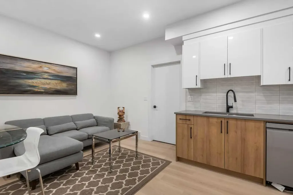 3719 14a Street SW Calgary AB T2T3Y1