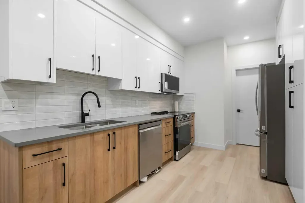 3719 14a Street SW Calgary AB T2T3Y1