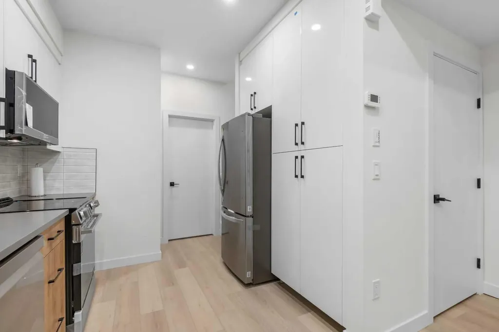 3719 14a Street SW Calgary AB T2T3Y1