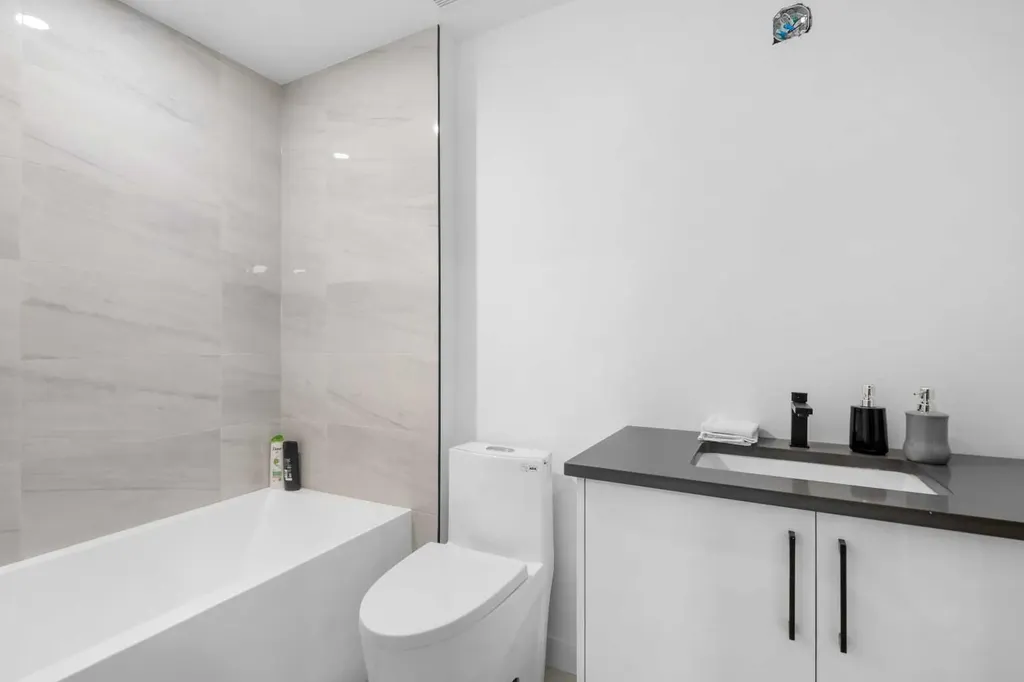3719 14a Street SW Calgary AB T2T3Y1