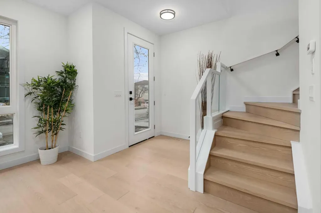 3719 14a Street SW Calgary AB T2T3Y1