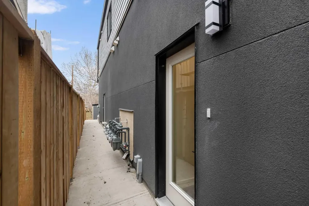 3719 14a Street SW Calgary AB T2T3Y1