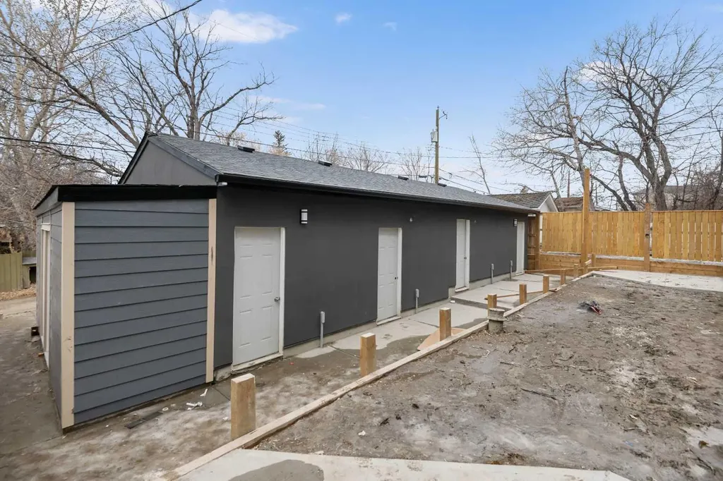 3719 14a Street SW Calgary AB T2T3Y1