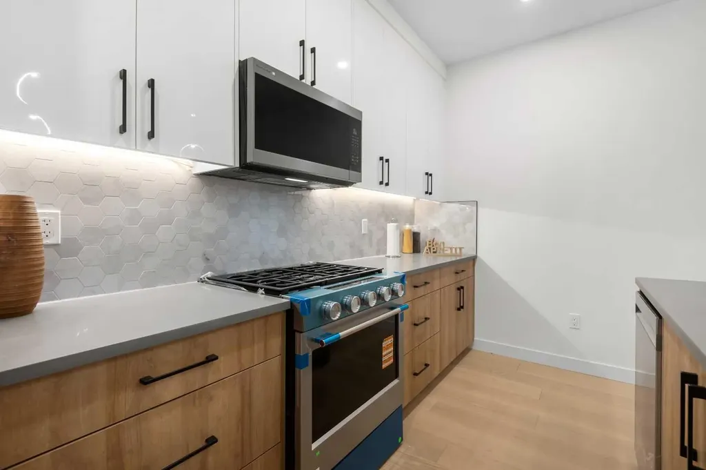 3719 14a Street SW Calgary AB T2T3Y1