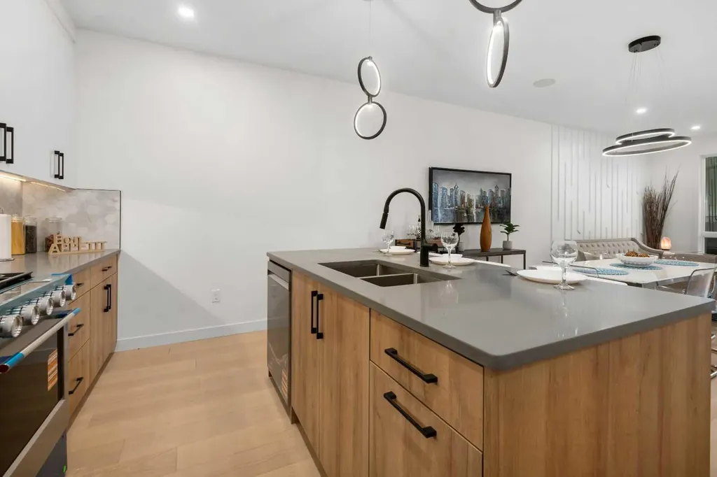 3719 14a Street SW Calgary AB T2T3Y1