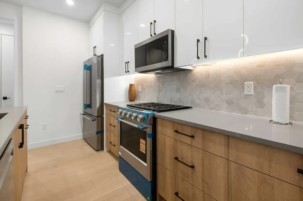 3719 14a Street SW Calgary AB T2T3Y1