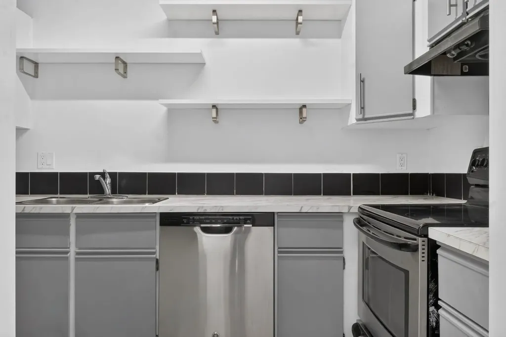 333 Garry Crescent NE Calgary AB T2K5W9