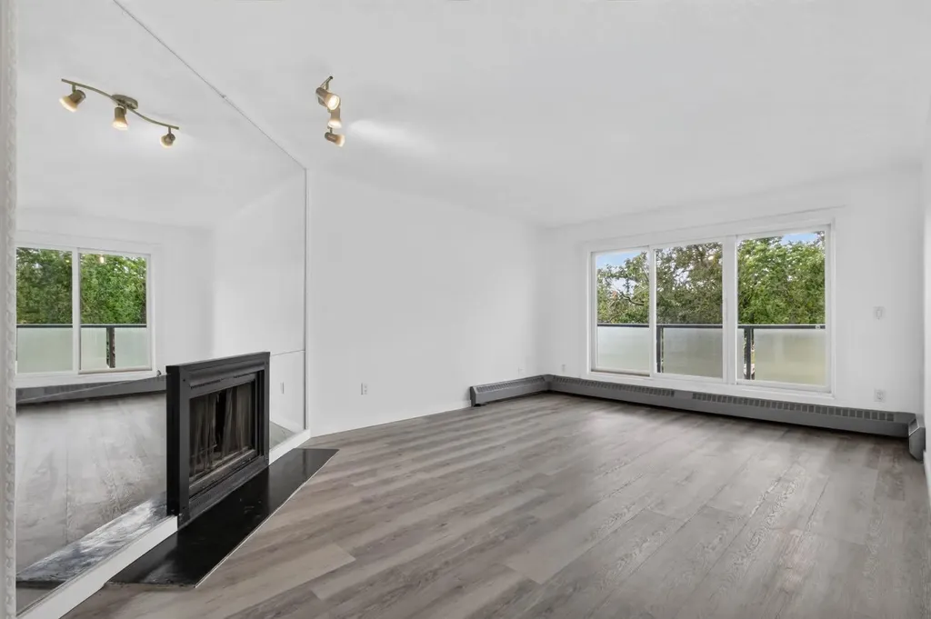 333 Garry Crescent NE Calgary AB T2K5W9
