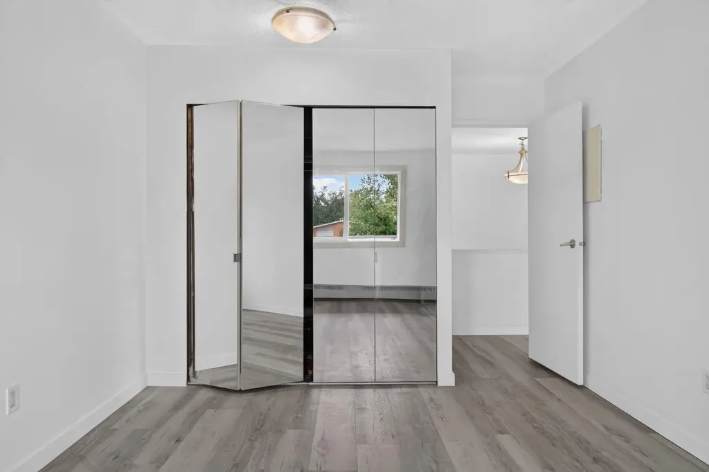333 Garry Crescent NE Calgary AB T2K5W9
