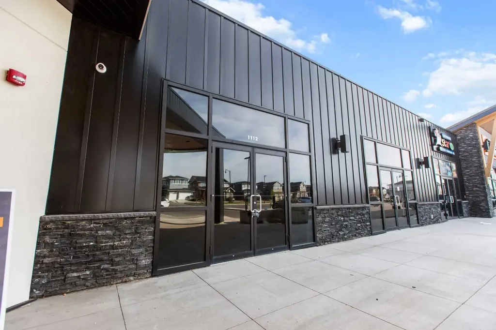 20 Dawson Wharf Mount Chestermere AB T1X 2Z5