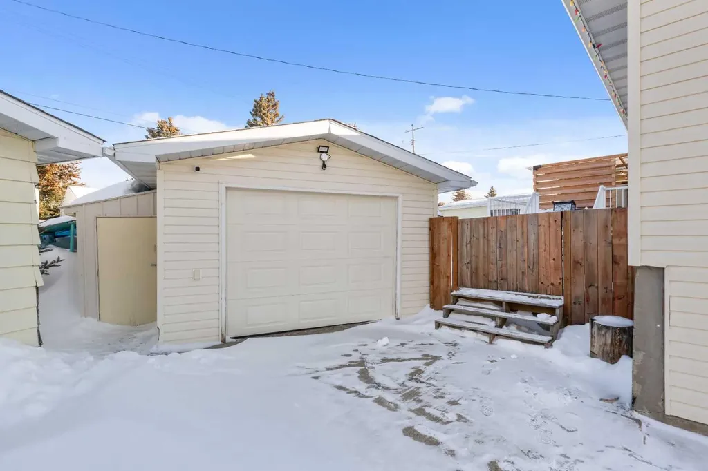 22 Southview Avenue Swan Hills AB T0G 2C0