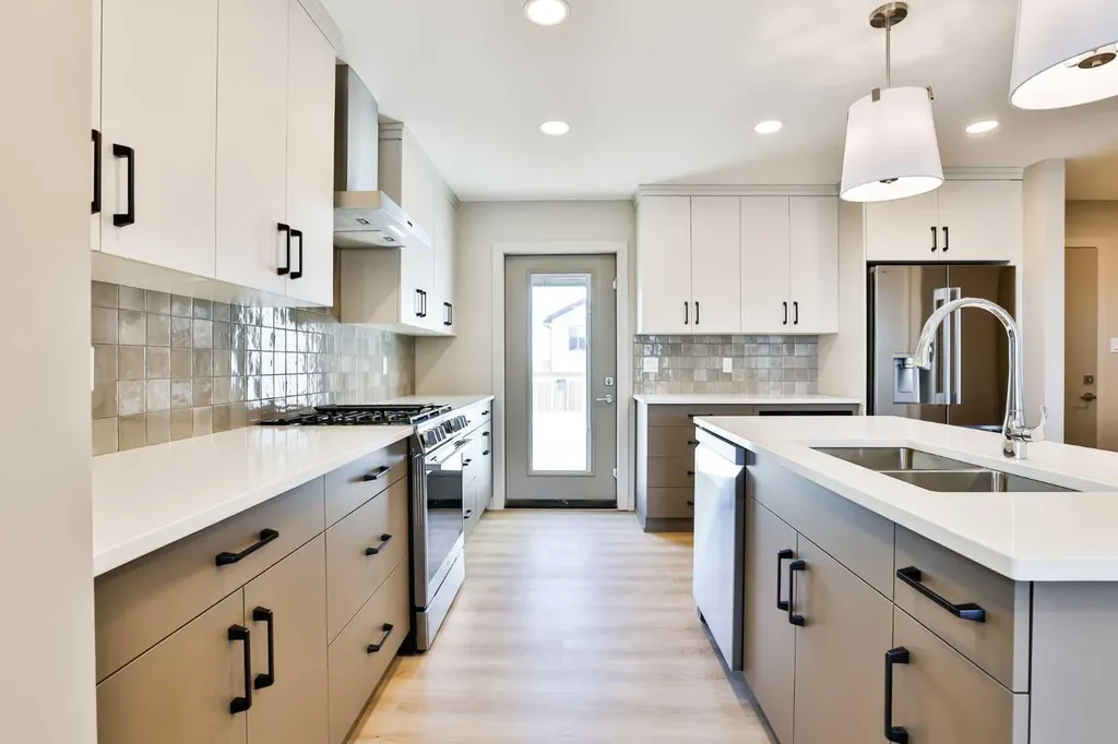 320 Aquitania Boulevard W Lethbridge AB T1J 5T4