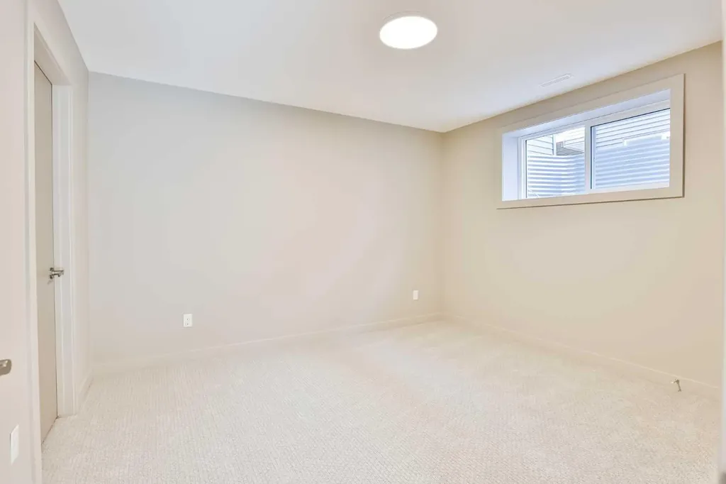 320 Aquitania Boulevard W Lethbridge AB T1J 5T4