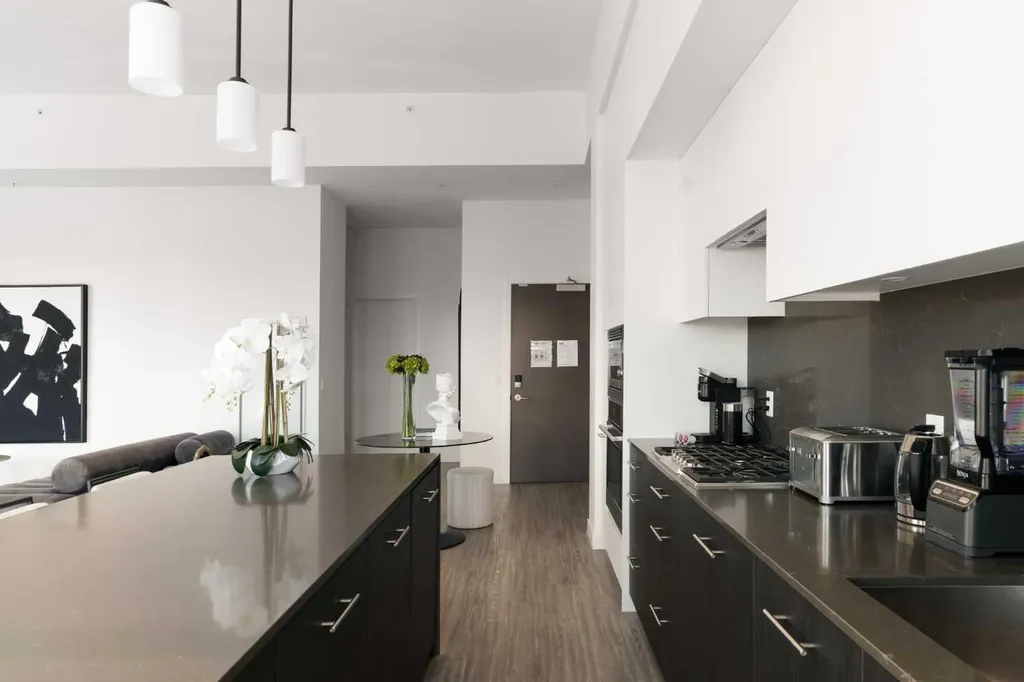 730 2 Avenue SW Calgary AB T2P 1R8