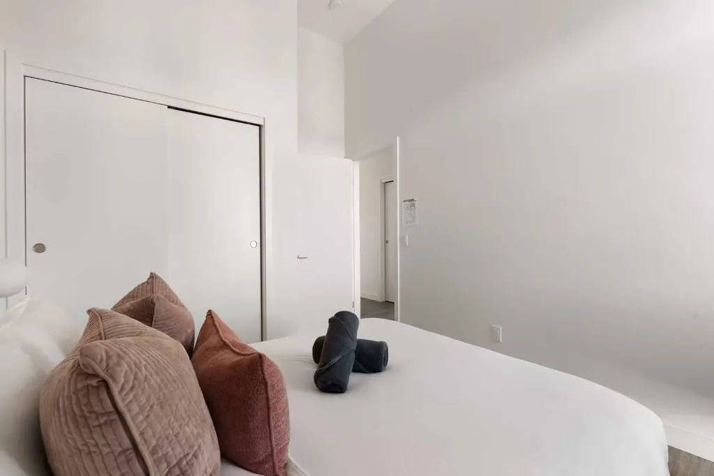 730 2 Avenue SW Calgary AB T2P 1R8