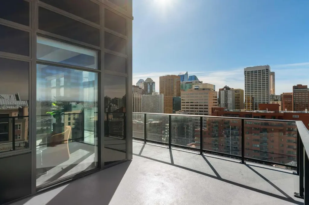 730 2 Avenue SW Calgary AB T2P 1R8