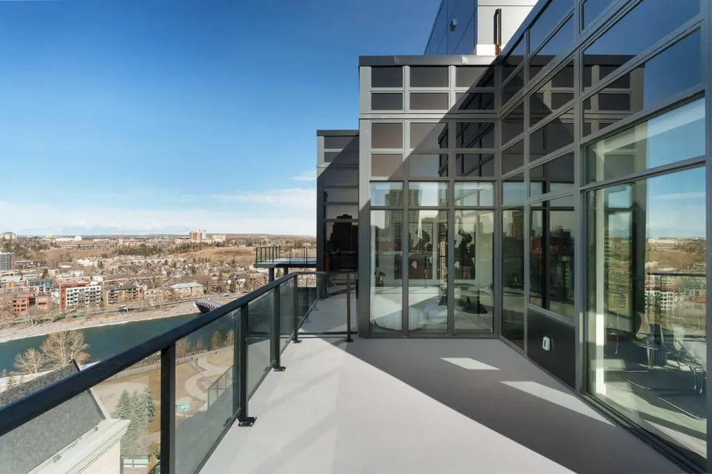 730 2 Avenue SW Calgary AB T2P 1R8