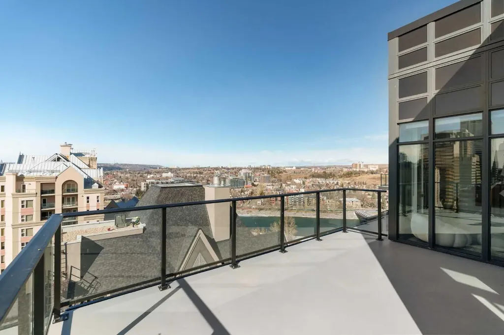 730 2 Avenue SW Calgary AB T2P 1R8