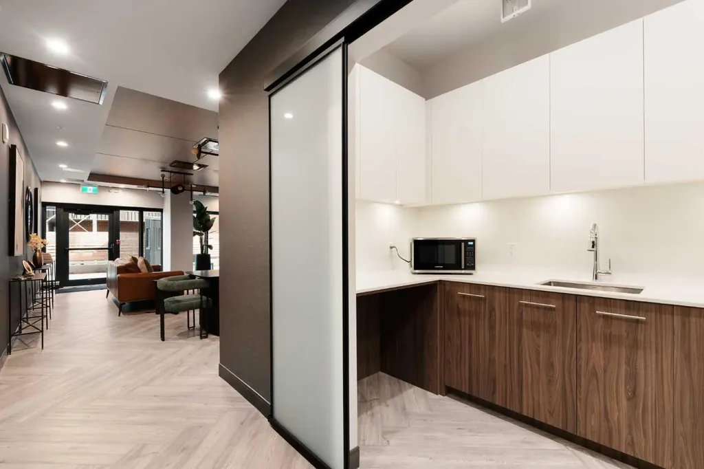 730 2 Avenue SW Calgary AB T2P 1R8