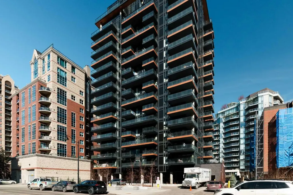 730 2 Avenue SW Calgary AB T2P 1R8
