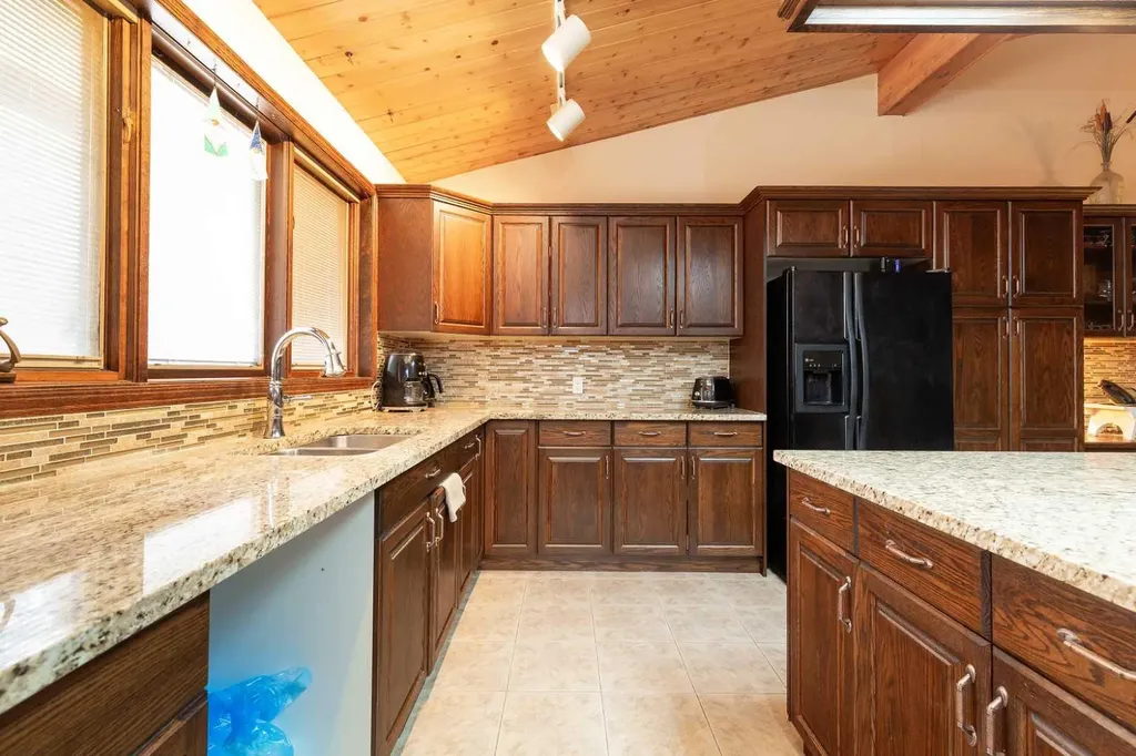 2125 25 Street Coaldale AB T1M 1J4