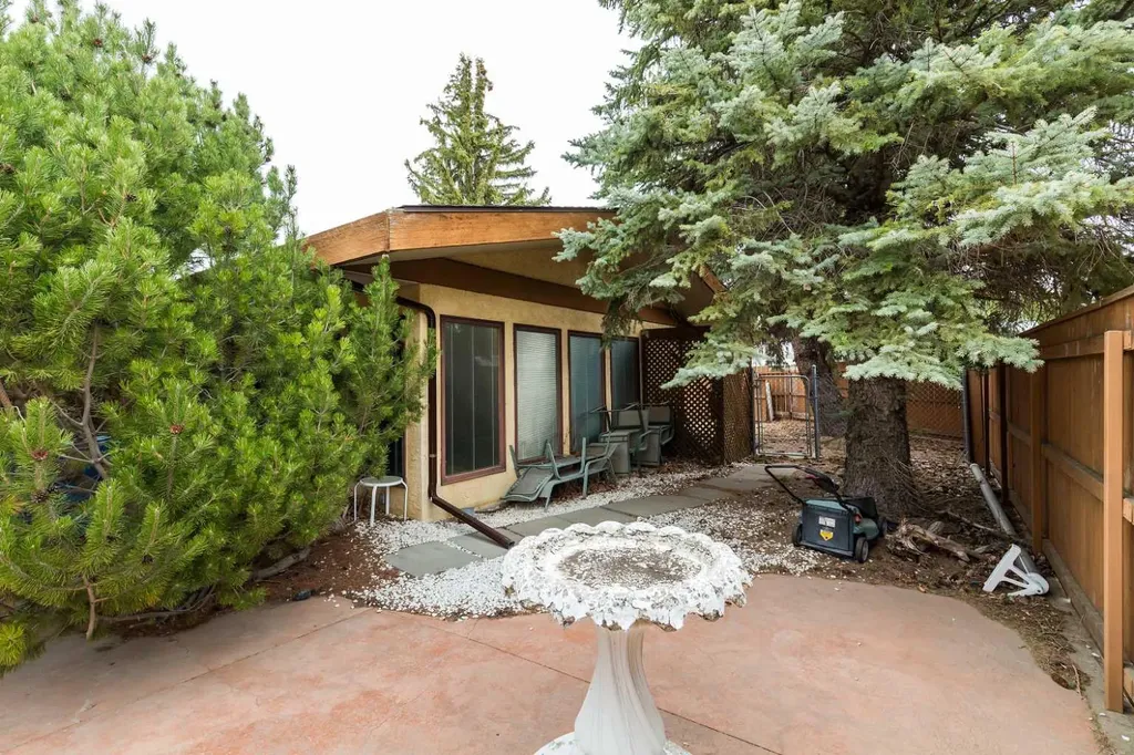 2125 25 Street Coaldale AB T1M 1J4