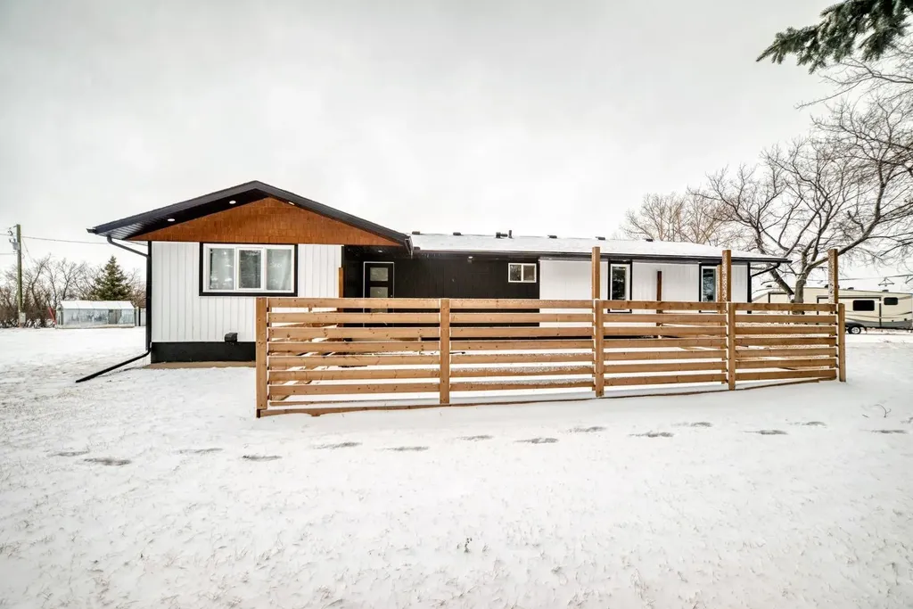 234081 Range Road 253 Rural Wheatland County AB T1P 0Z4