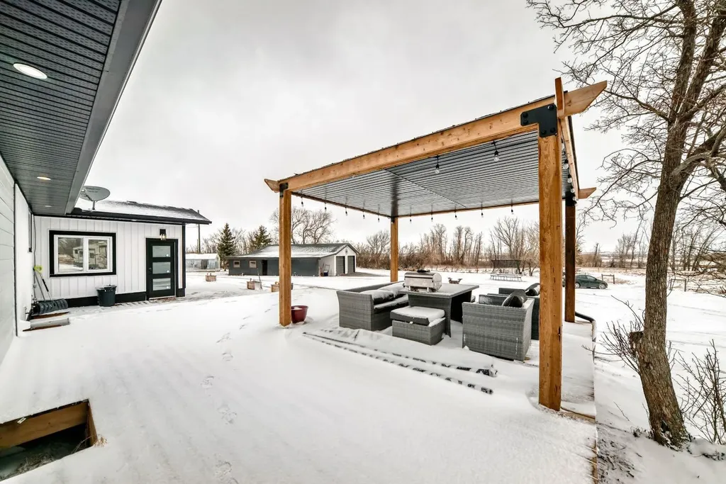 234081 Range Road 253 Rural Wheatland County AB T1P 0Z4