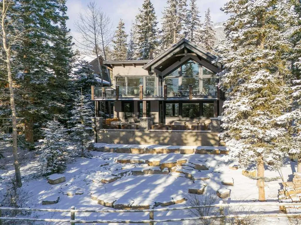 137 Silvertip Ridge Canmore AB T1W 3A7