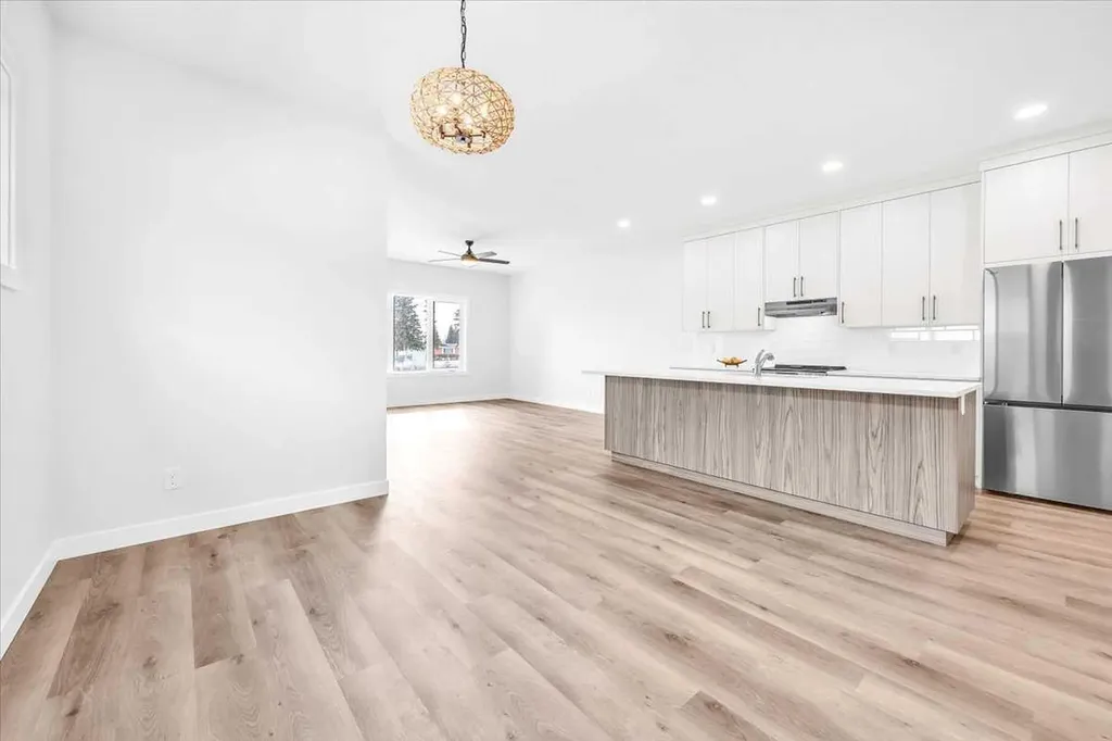 1014 Limit Avenue Crossfield AB T0M 0S0