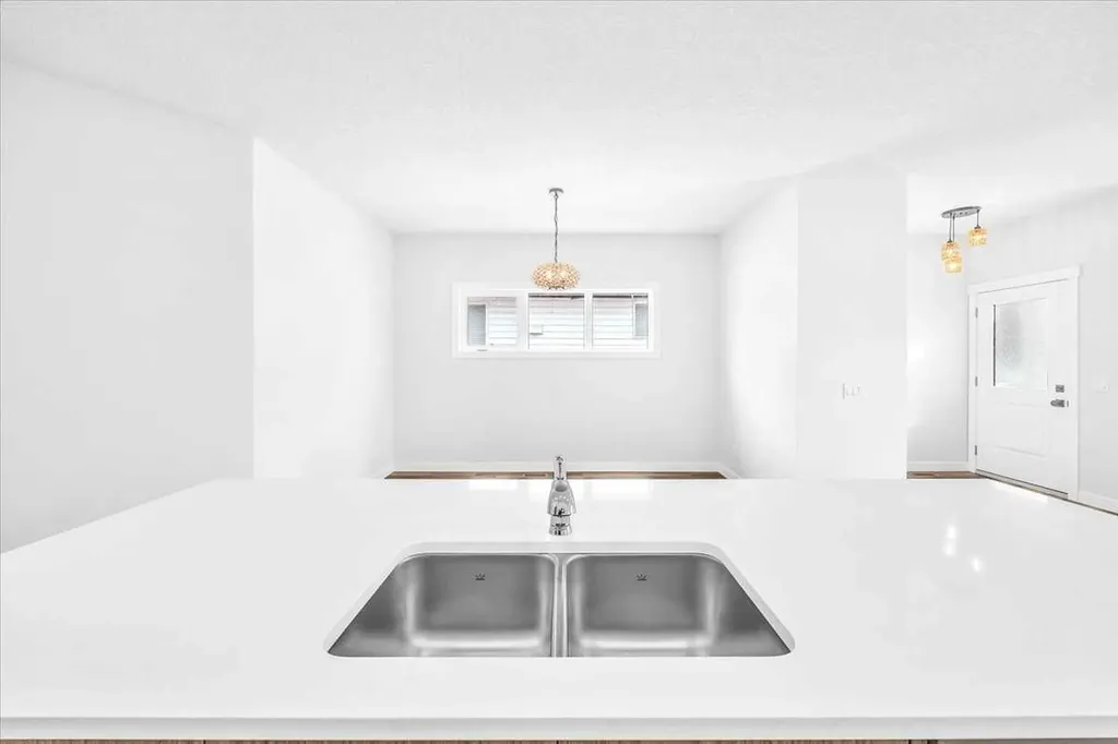 1014 Limit Avenue Crossfield AB T0M 0S0