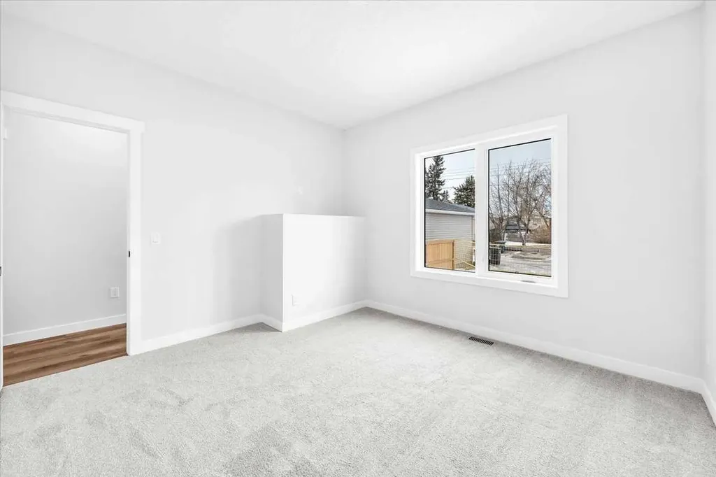 1014 Limit Avenue Crossfield AB T0M 0S0