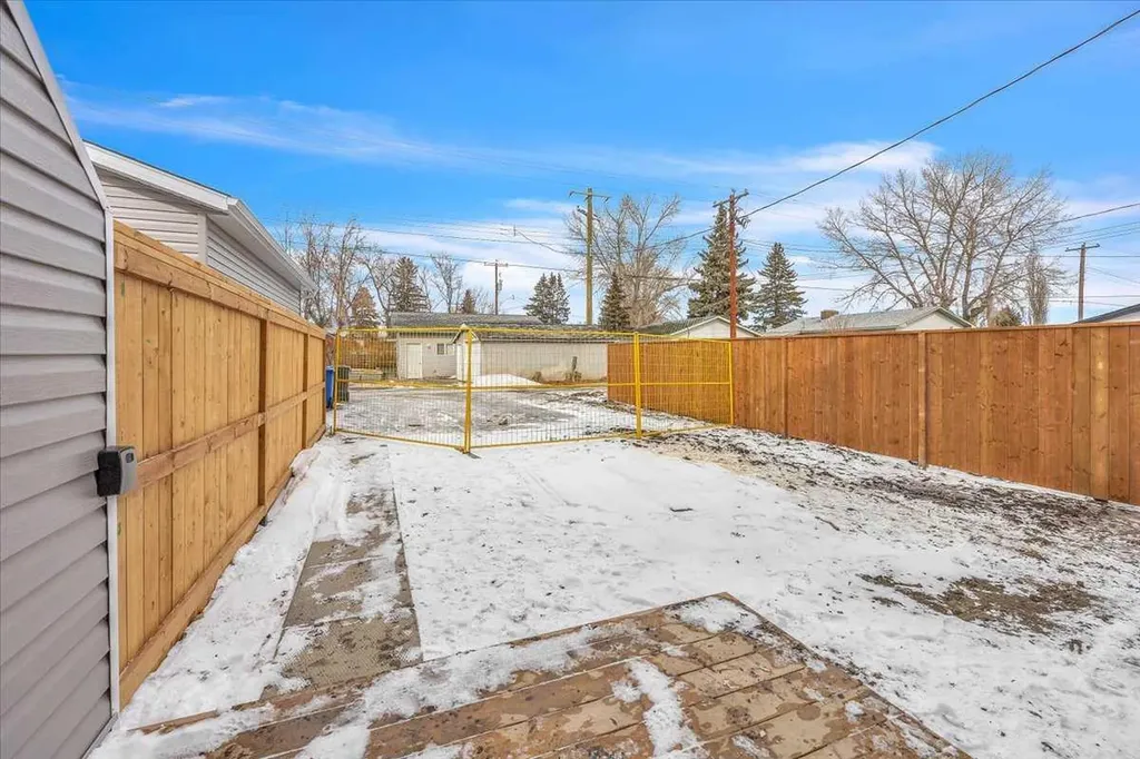 1014 Limit Avenue Crossfield AB T0M 0S0