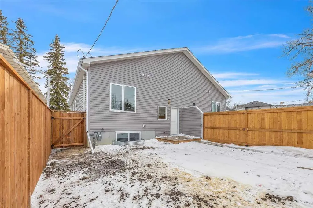 1014 Limit Avenue Crossfield AB T0M 0S0