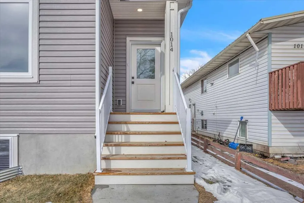 1014 Limit Avenue Crossfield AB T0M 0S0