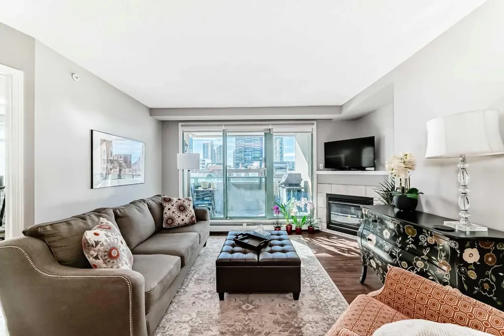 1121 6 Avenue SW Calgary AB T2P 5J4