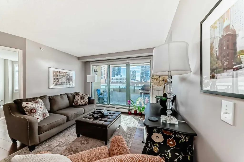 1121 6 Avenue SW Calgary AB T2P 5J4