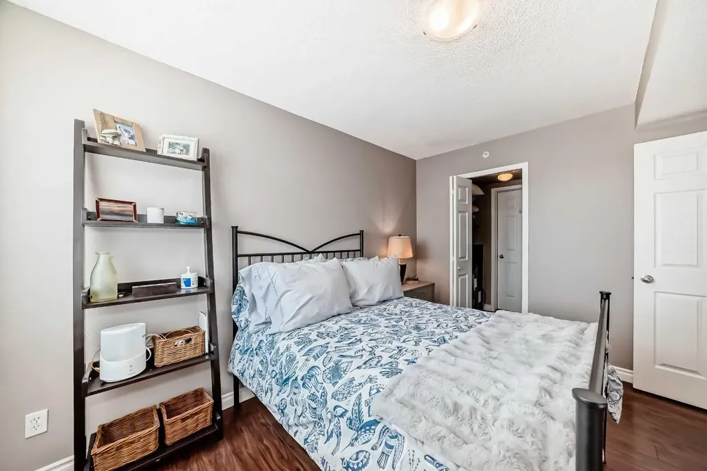 1121 6 Avenue SW Calgary AB T2P 5J4