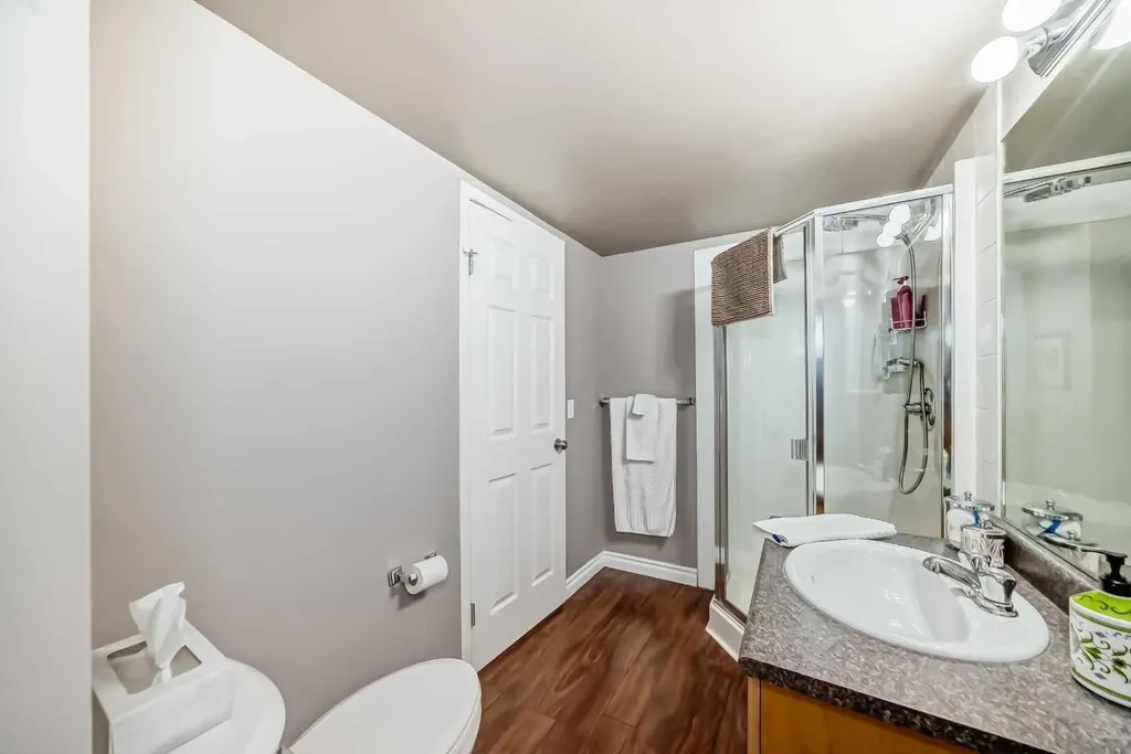1121 6 Avenue SW Calgary AB T2P 5J4